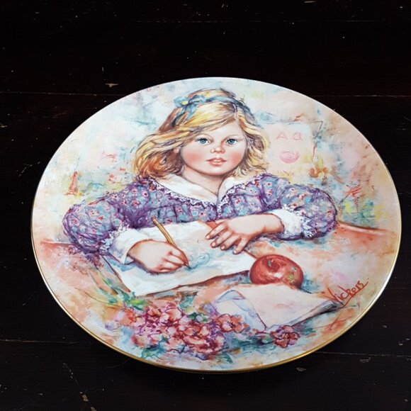 Wedgwood Wistful Mary Vickers Bone China Decorative Wall Plate - Picture 6 of 8